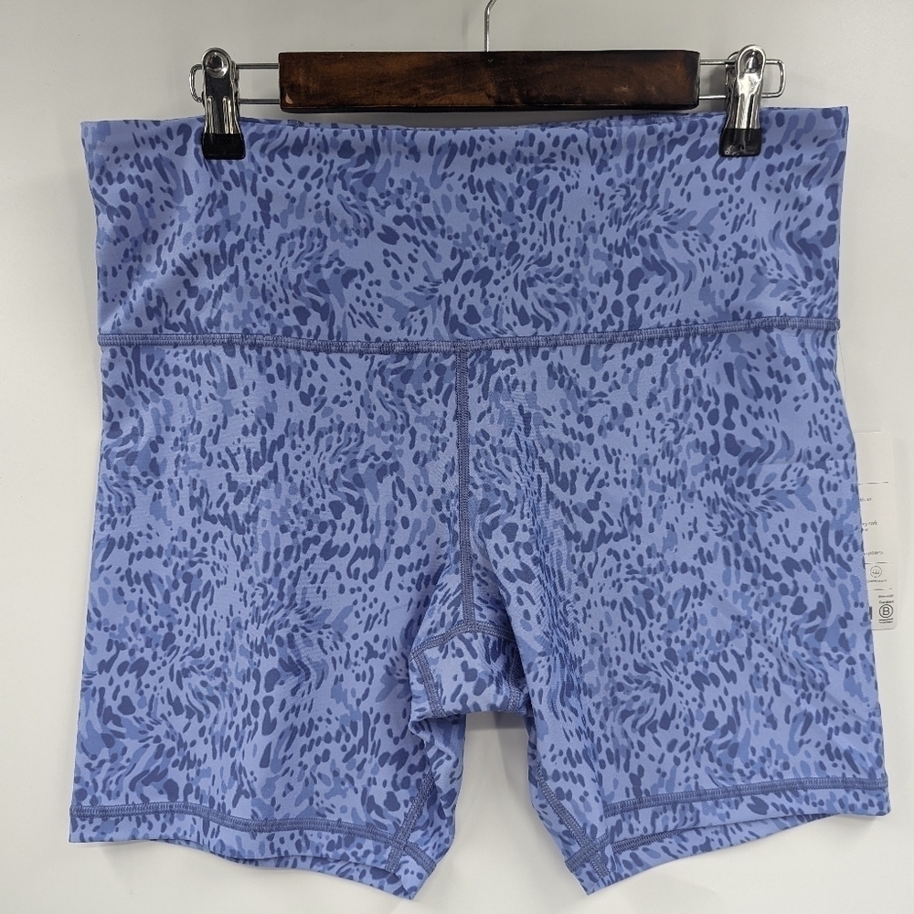 NWT ATHLETA Elation Printed Shorts